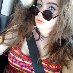 Meet your Posher, Elise